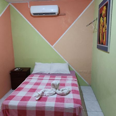 Hostal Venecia -Tu Casa En Manta. Экстерьер фото